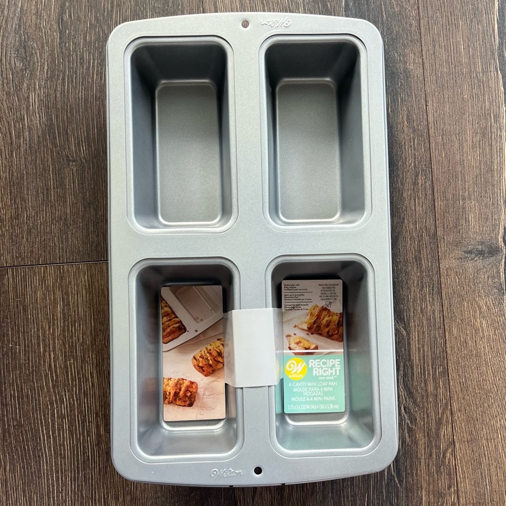 Brand New!! Wilton Recipe Right Non-Stick Mini Loaf Pan; 4-Cavity